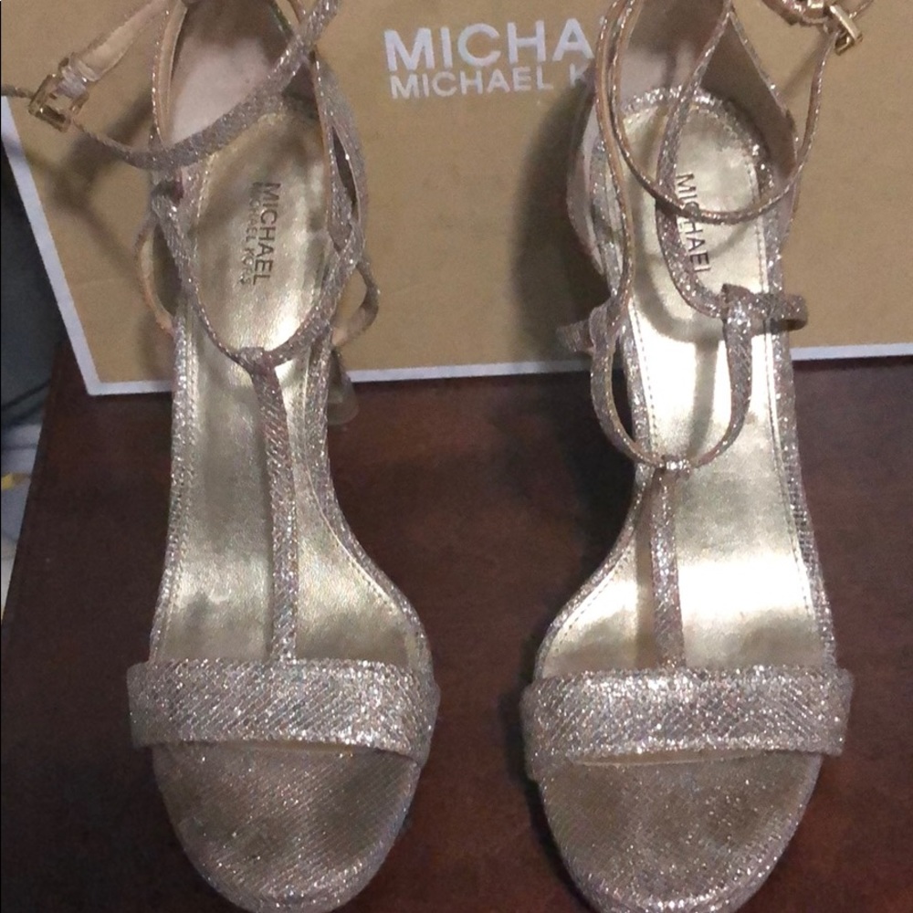 Simone Sandal - Picture 5 of 5